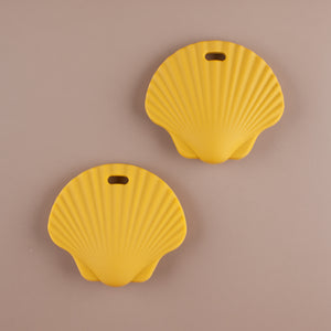 products/cali-and-lou-silicone-teether-shell-mustard-3.jpg